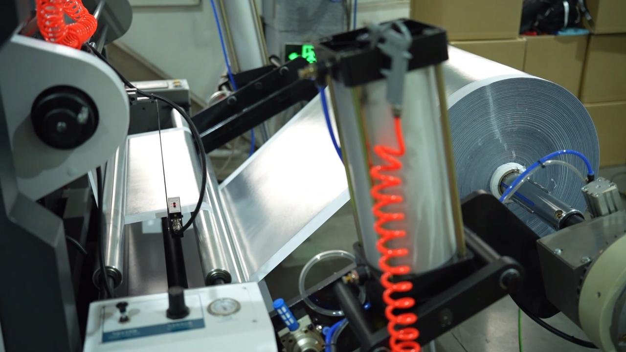 1 Non Woven Roll Feeding 1 لفة تغذية غير منسوجة