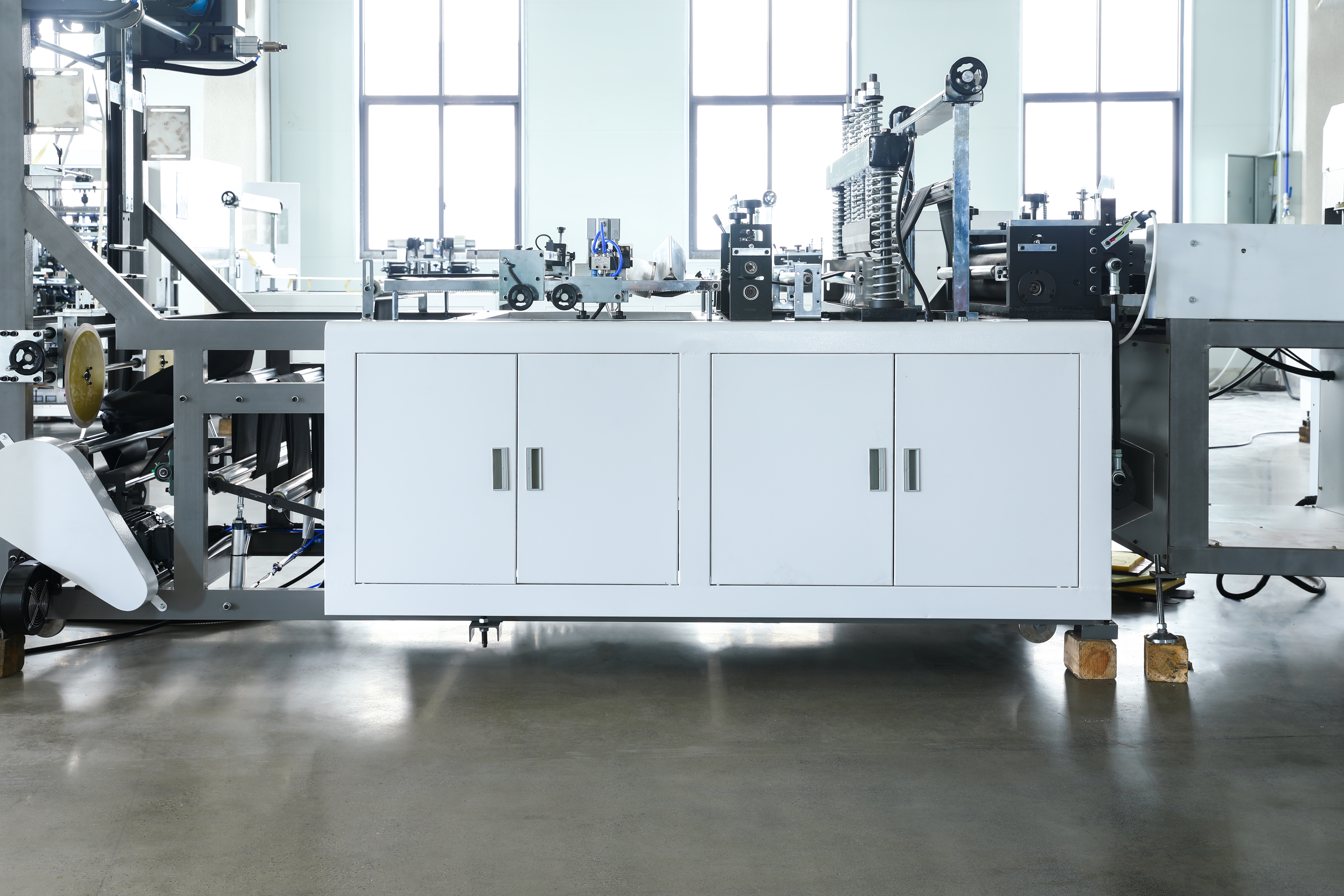 ONL-B700 غير المنسوج 5 في 1 آلة صنع الأكياس (بدون مقبض عبر الإنترنت)