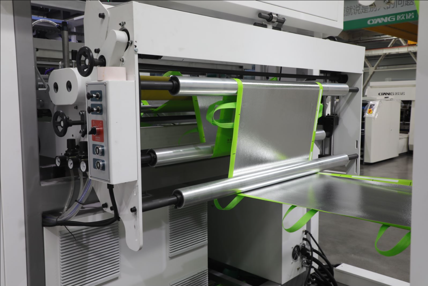 Smart 18 Leader Automatic Automatic غير المنسوجة صنع آلة صنع الأكياس مع مقبض عبر الإنترنت