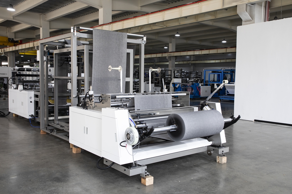 Oyang 15 C700/800 آلة صنع الأكياس غير المنسوجة D.