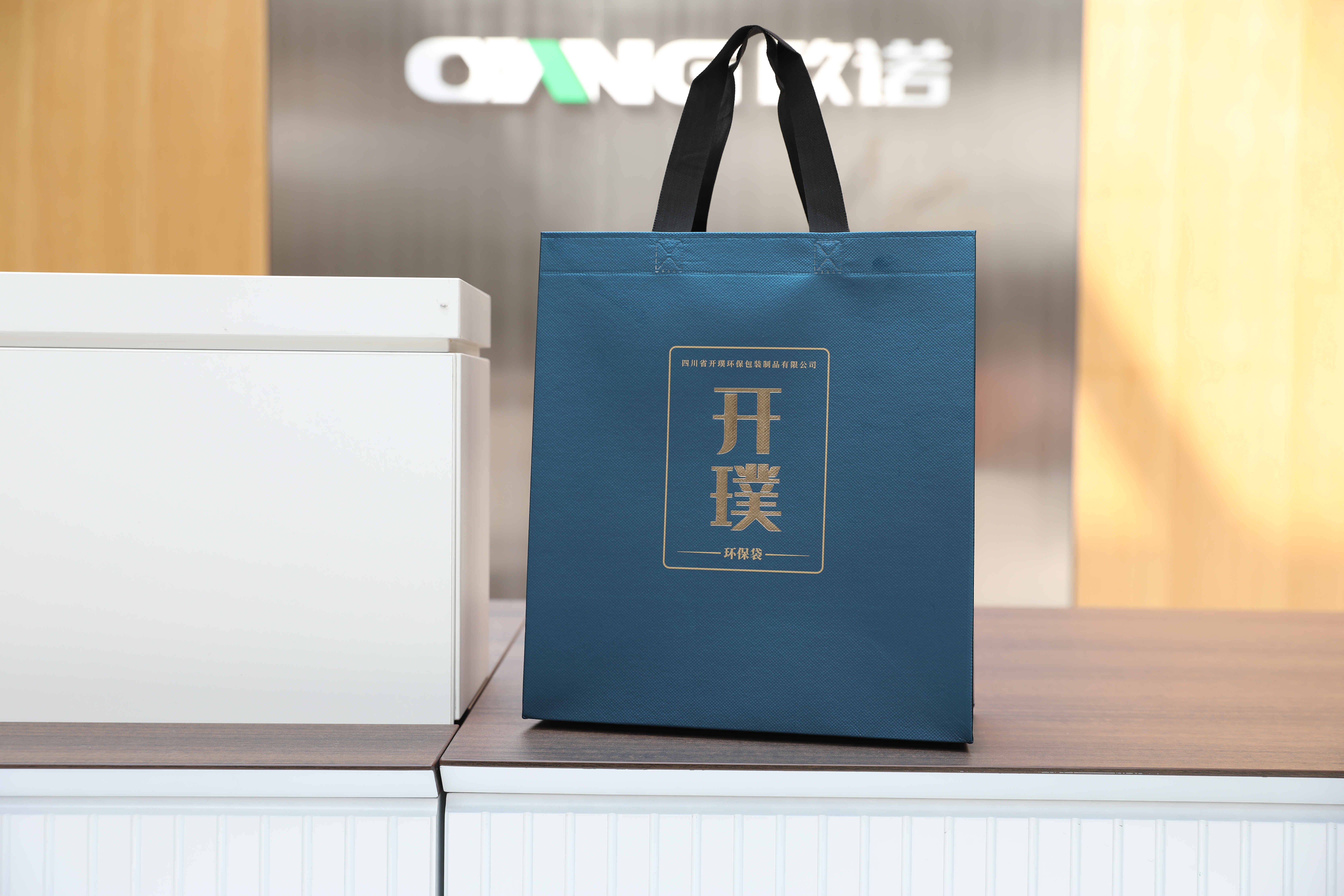 آلة صنع الأكياس غير المنسوجة الأوتوماتيكية من OYANG 15S بمقبض عبر الإنترنت