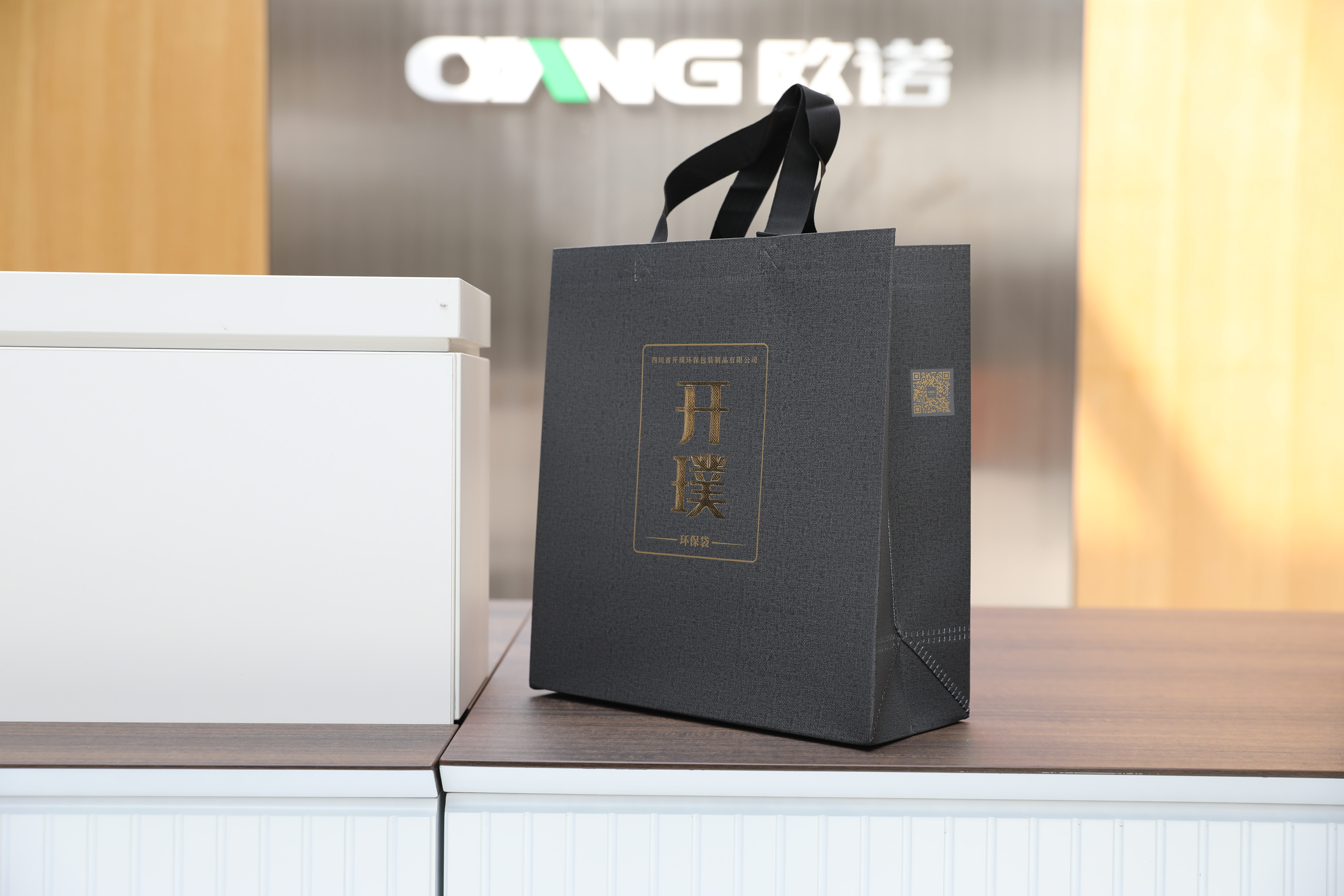 آلة صنع الأكياس غير المنسوجة الأوتوماتيكية من OYANG 15S بمقبض عبر الإنترنت